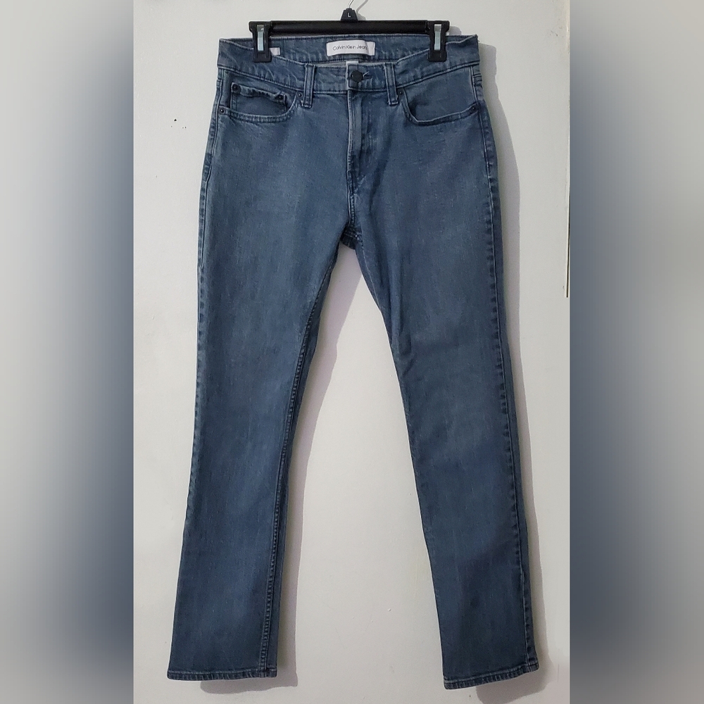 Calvin Klein Men's Blue Stretch Straight-Leg Jeans. Excellent Used Condition.
